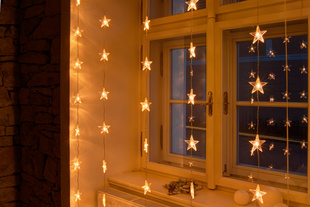 Weihnachtsbeleuchtung für hohe Fenster